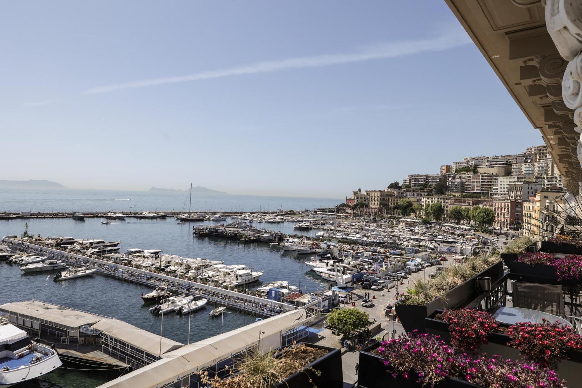 Demetra Luxury Suites ナポリ エクステリア 写真